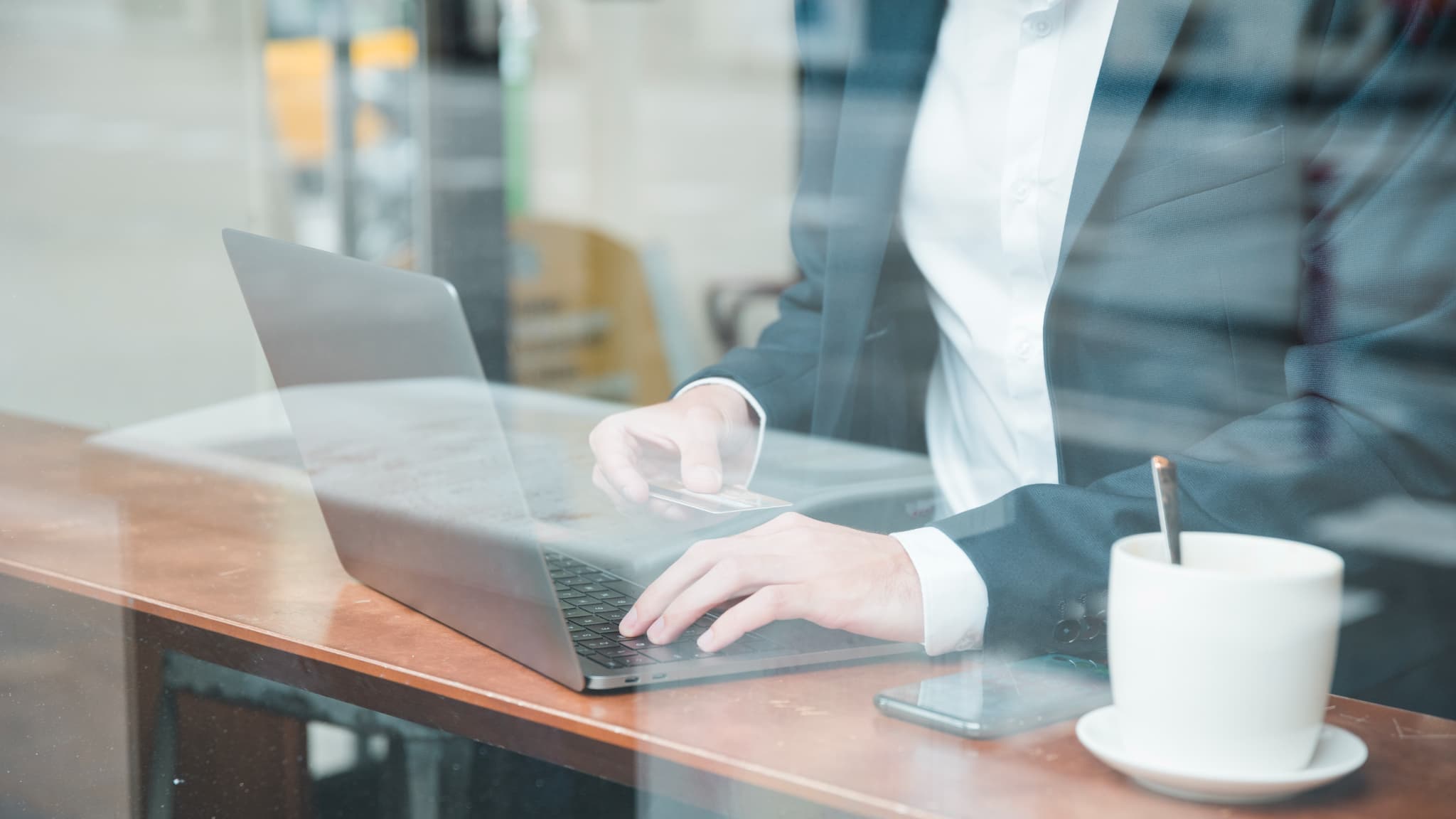 転職エージェントは本当に必要?|活用すべき人と自分で動くべき人の違い